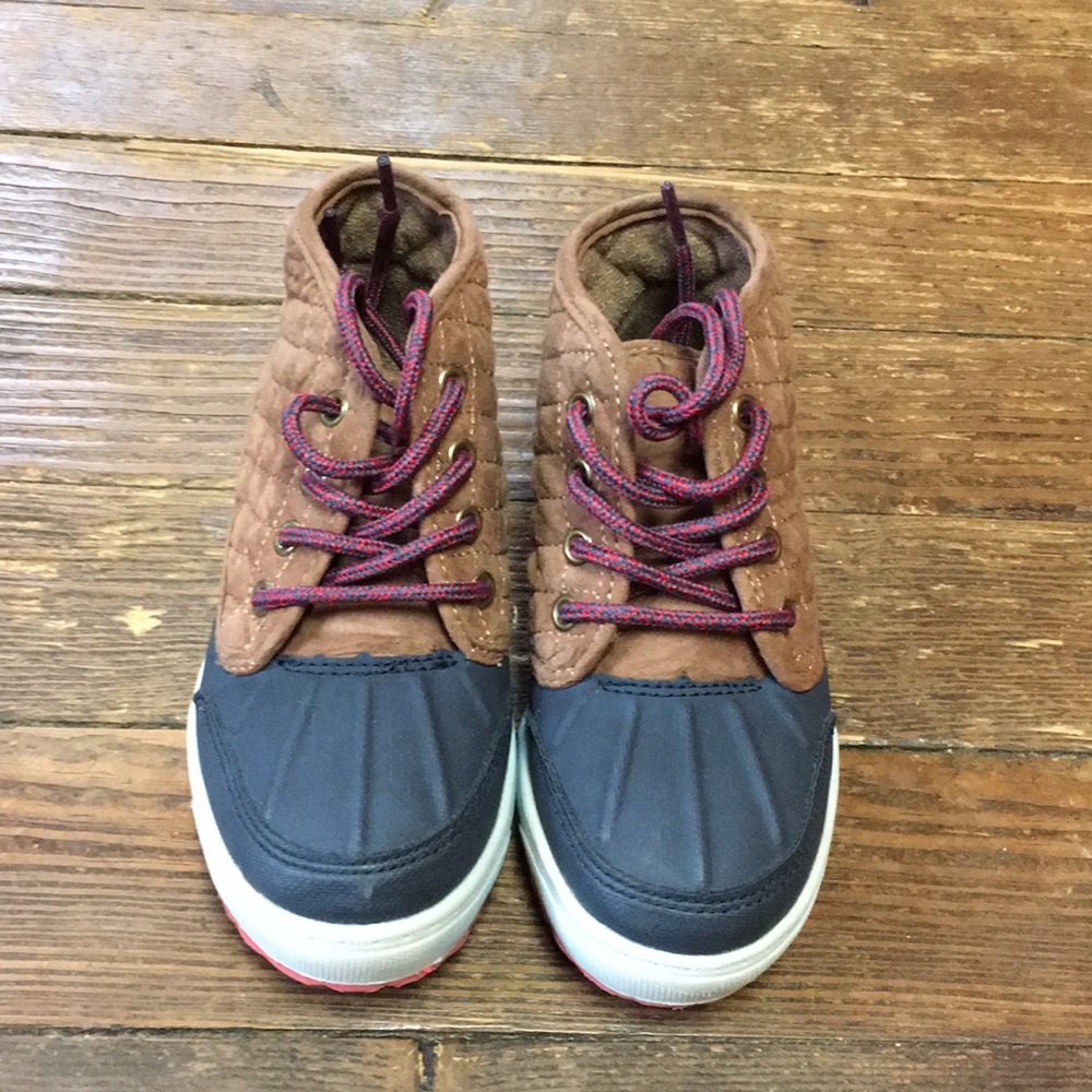 Little boy size 11 snow boots only worn once!